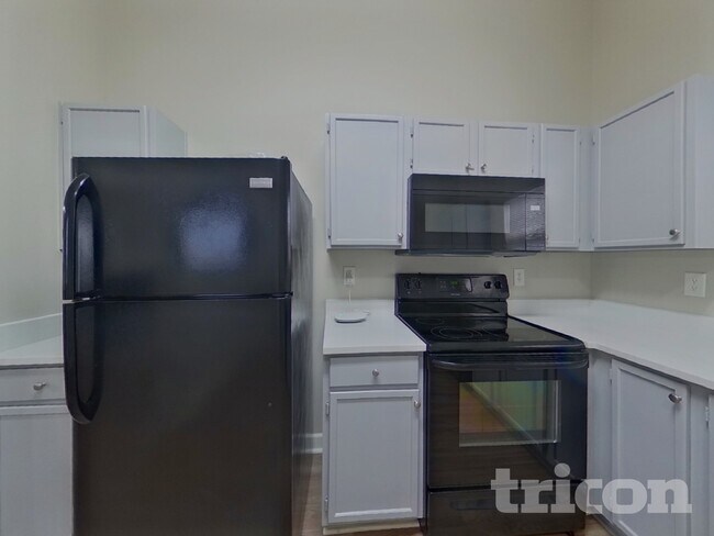 Building Photo - 919 Lakehill Rd