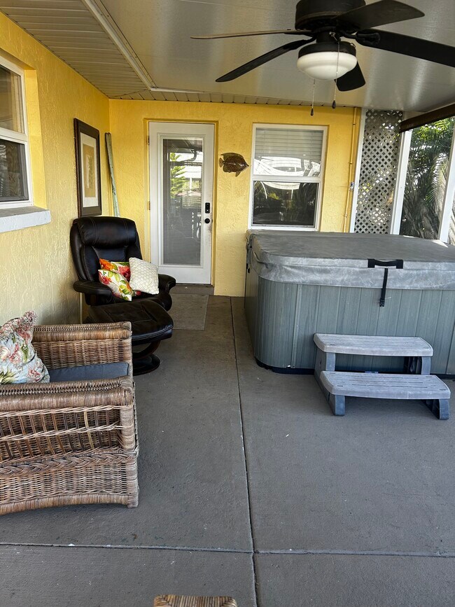 Building Photo - 1136 Peach Tree Dr