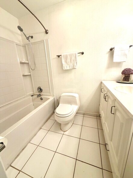 Building Photo - 695 A1A N