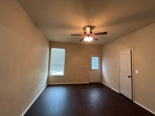 Building Photo - 3/2/2  in Creekside Crossing / Fenced in Yard / Wings to Hide Trash Cans / Interior Washer & Drye...