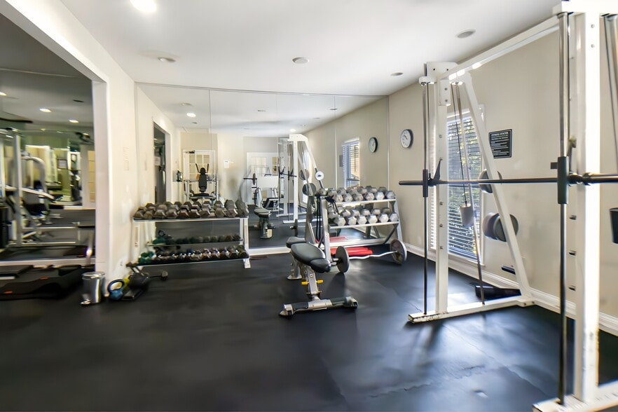 Building Photo - 3104 Pine Heights Dr NE