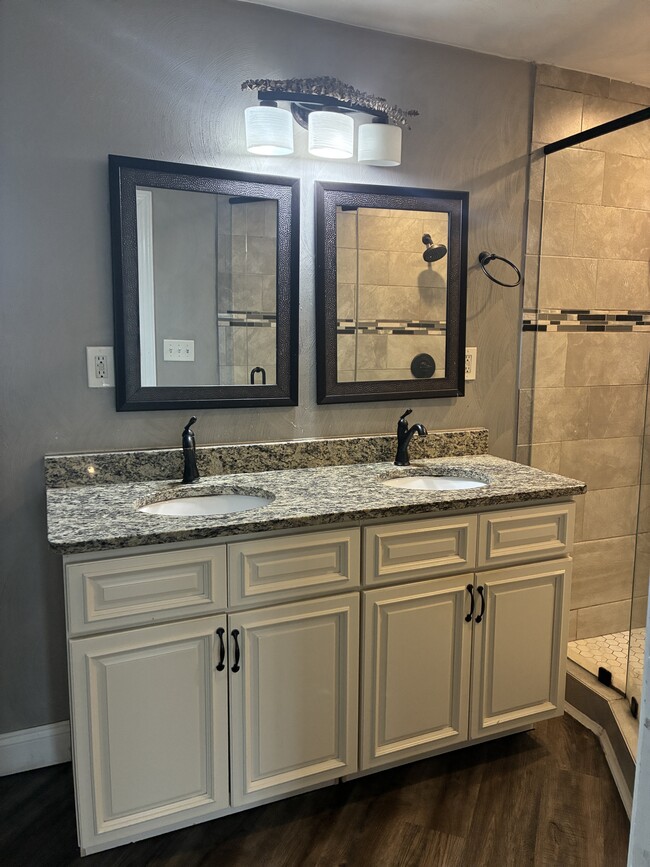 Building Photo - 2808 Beachmont Ave