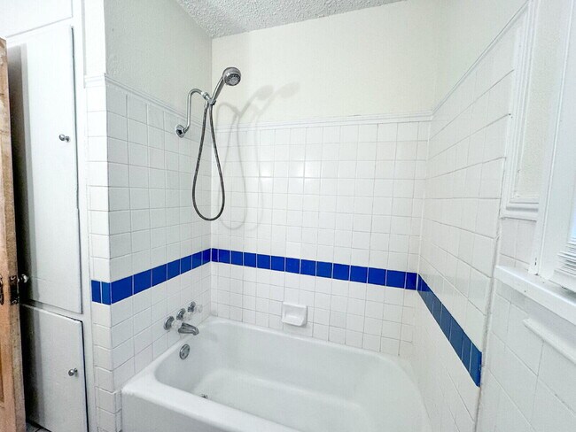 Building Photo - 2622 25th St