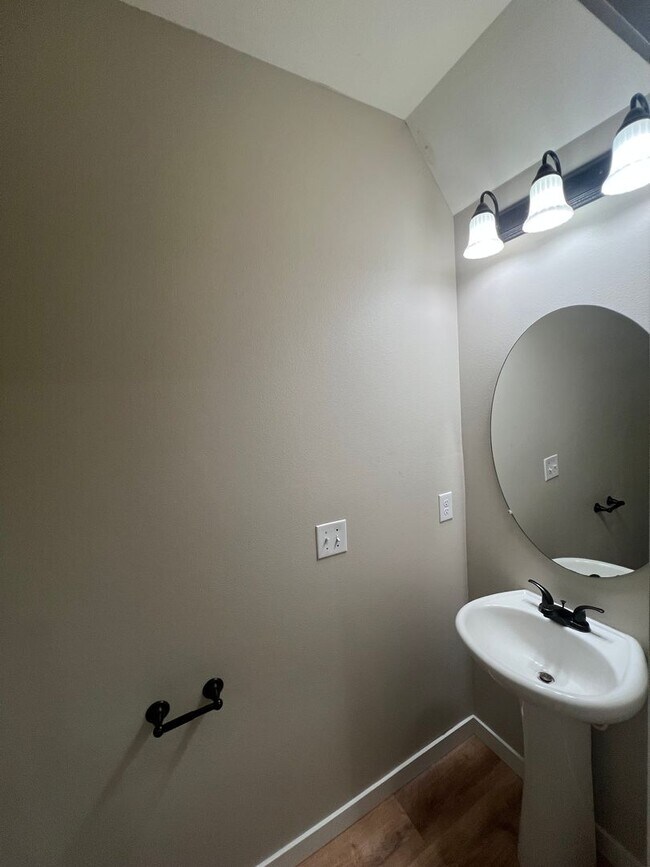 Building Photo - Recently Renovated! Spacious 3 Bedroom Home with Fenced Yard, Patio, and 2-Car Garage With Move I...