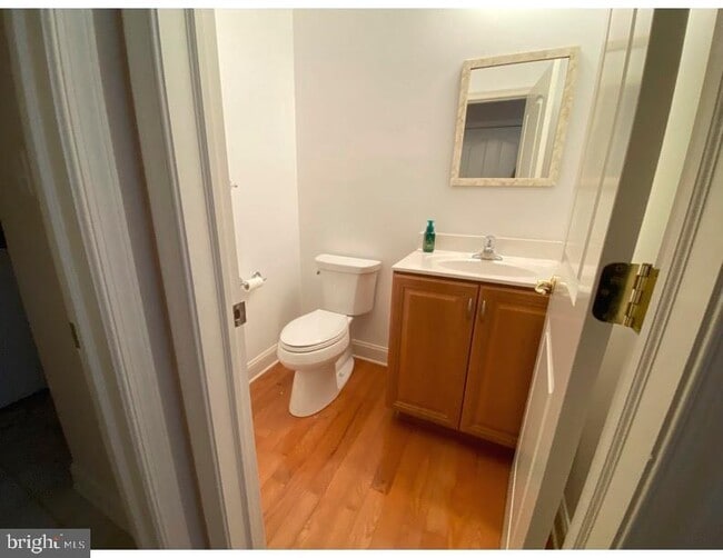 Building Photo - 216 Hoyer Ct