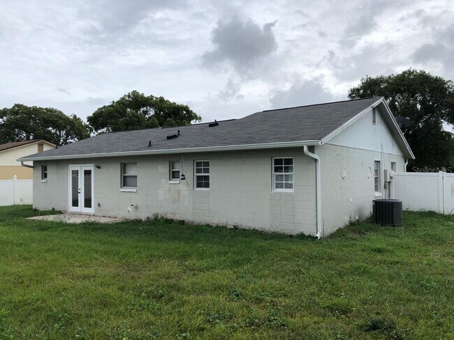 Building Photo - 127 Toluca Dr