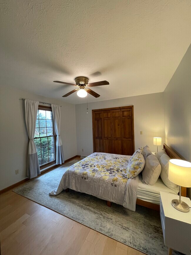 Building Photo - 4683 Shadyside Ln