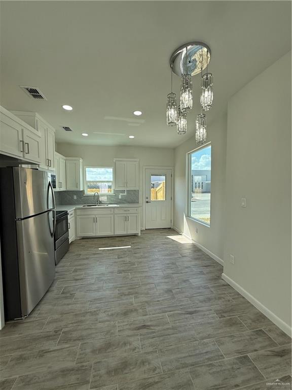 Building Photo - 11 N 56th Ln