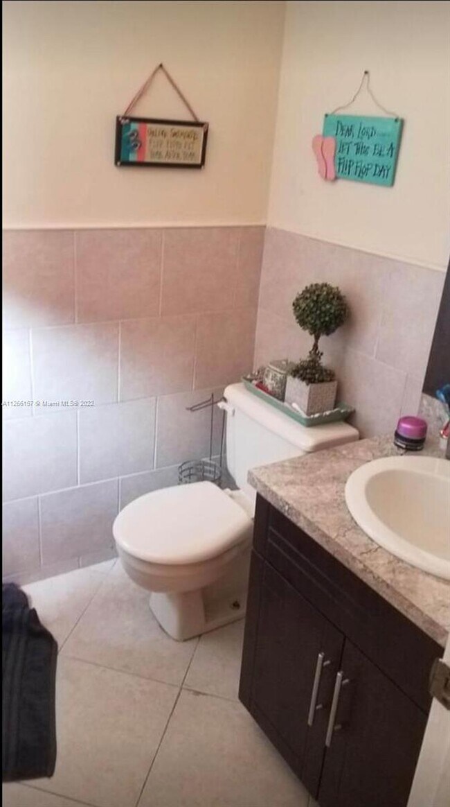 Building Photo - 8811 NW 112th Ter