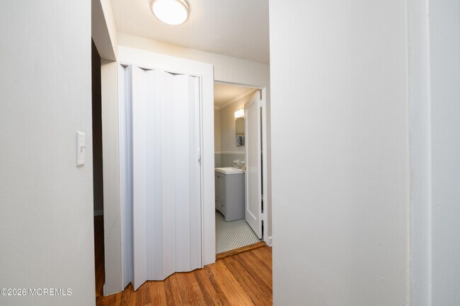 Building Photo - 66 Manor Dr