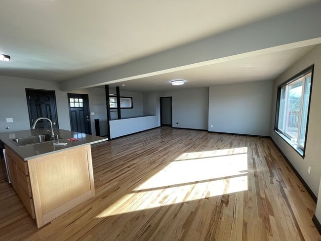 Building Photo - Country Living - 3 Bedroom / 2 Bathroom Ho...