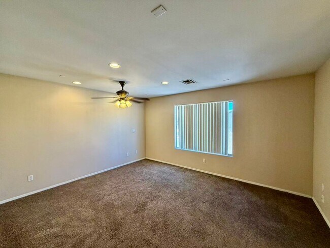 Building Photo - Very nice 2 story single family house