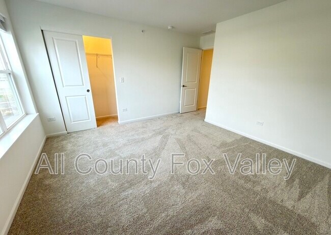 Building Photo - 1135 White Oak Cir