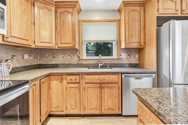 Building Photo - 15 Albert St