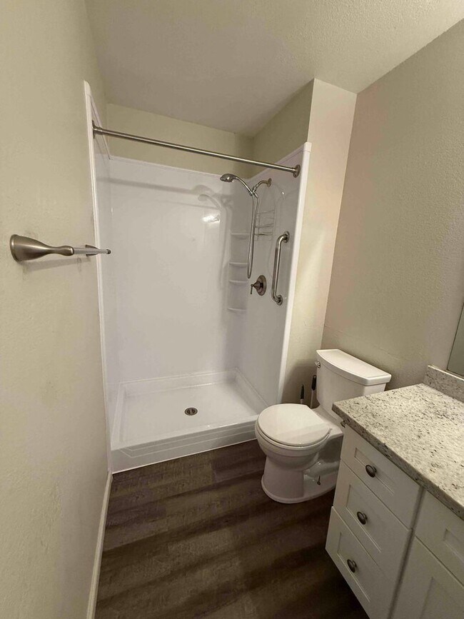 Building Photo - 3 Bed 2 Bath Just a Short Distance to Sac ...