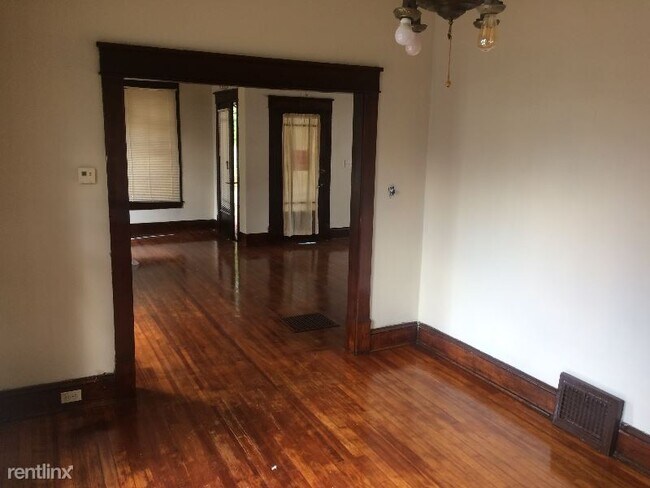 Building Photo - 2 br, 1 bath House - 617 East Moulton street