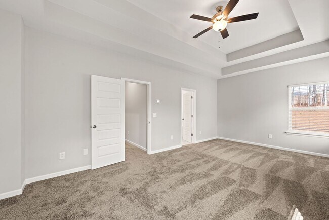 Building Photo - North Paulding High School - 4 bedrooms/2....