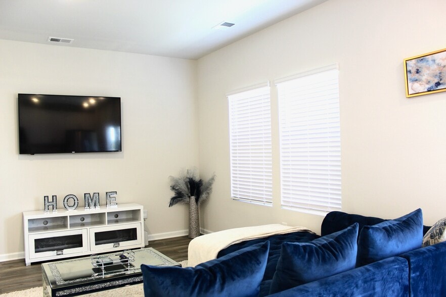 Building Photo - 1145 Harland St