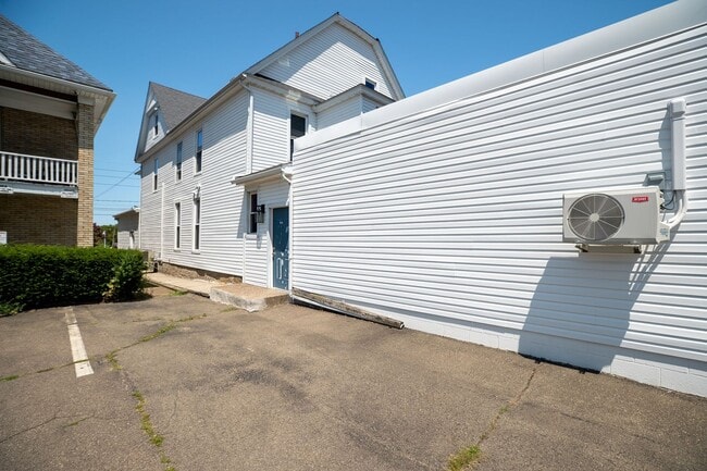 Building Photo - 801 W 26th St