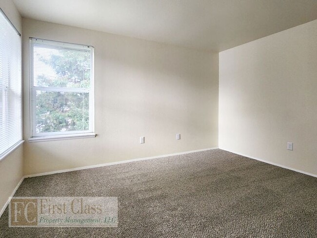 Building Photo - 1255 NW 183rd Ave