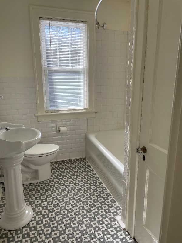 Building Photo - 1324 Fontaine Rd