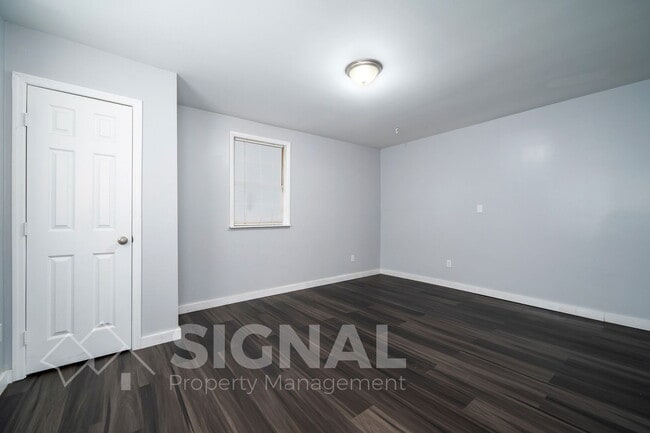 Building Photo - 1421 Rayfield Dr