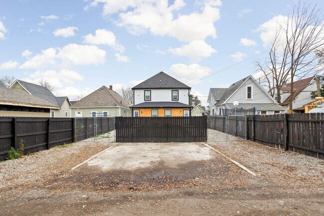 Building Photo - 42 S Holmes Ave