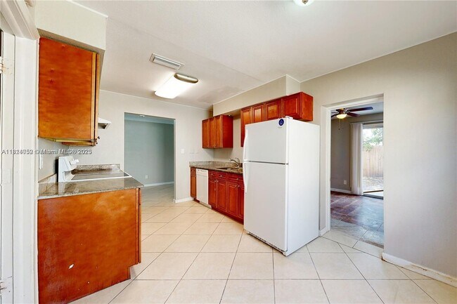 Building Photo - 841 SW 63rd Ave