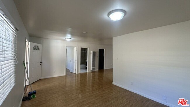 Building Photo - 1849 S Wilton Pl