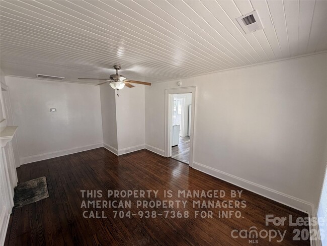 Building Photo - 1604 Carolina Ave