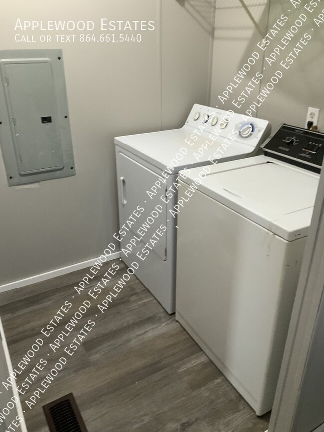 Building Photo - 253 Pebble Rock Cir