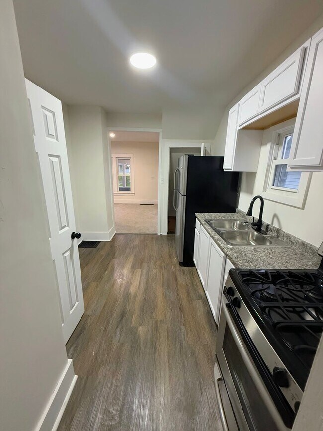 Building Photo - Newly renovated 3-bedroom, 1.5-bath home in Cleveland