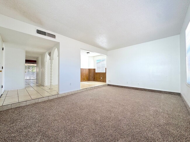 Building Photo - Northeast El Paso 3 bed