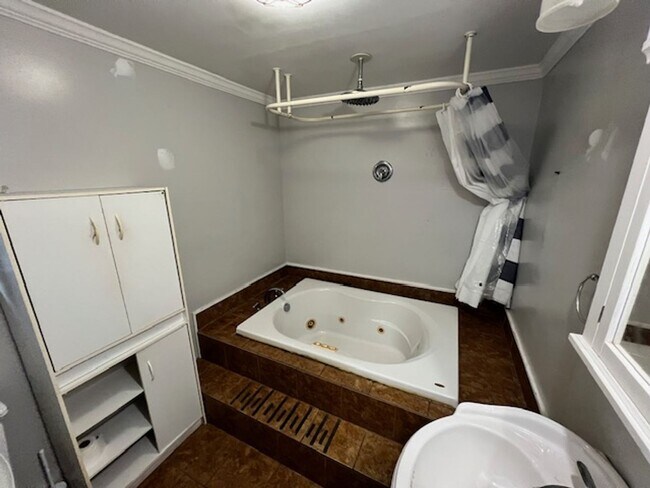 Building Photo - 604 Morgan Ave