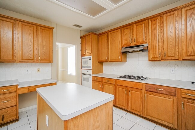 Building Photo - 822 Hyacinth Pl