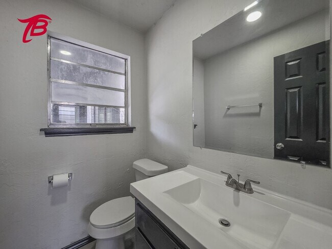 Building Photo - Charming 4-Bedroom Home with Spacious Yard