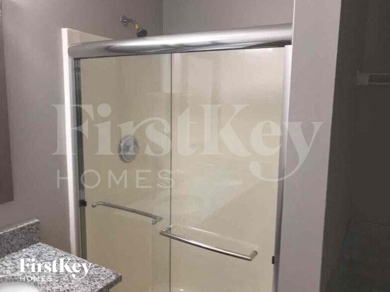 Building Photo - 4801 Greenburg Dr