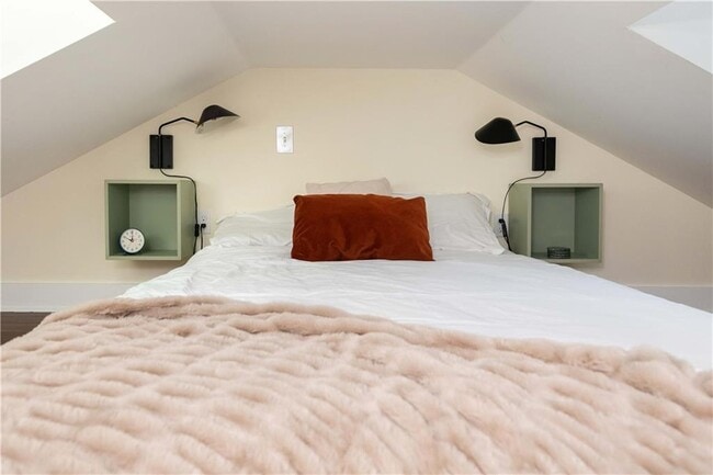 Building Photo - 1583 Braeburn Dr SE