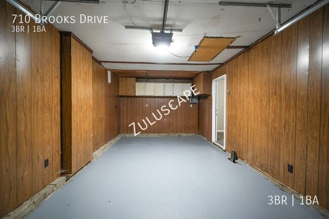 Building Photo - 710 Brooks Dr