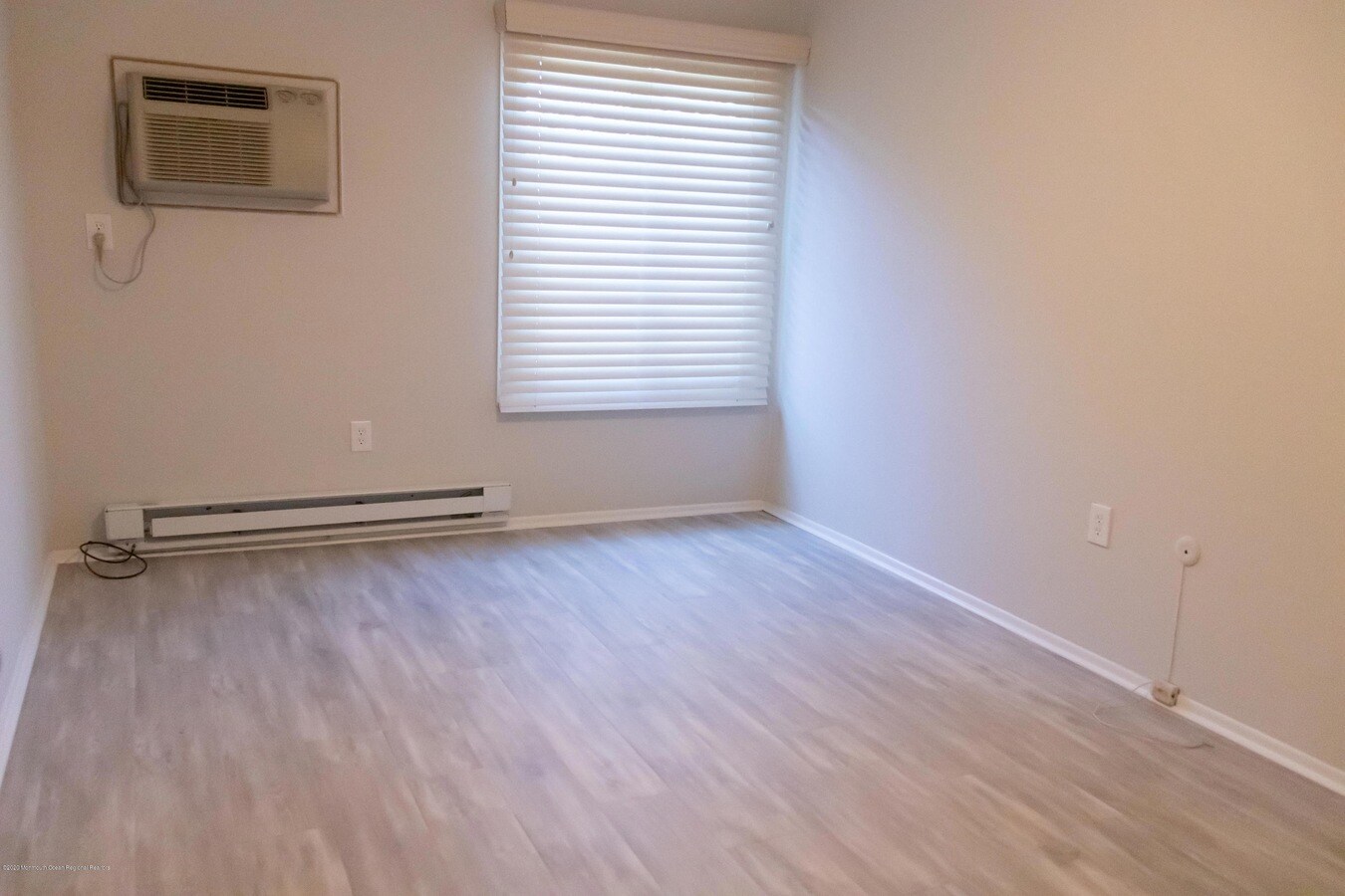 Building Photo - 107 Amberly Dr