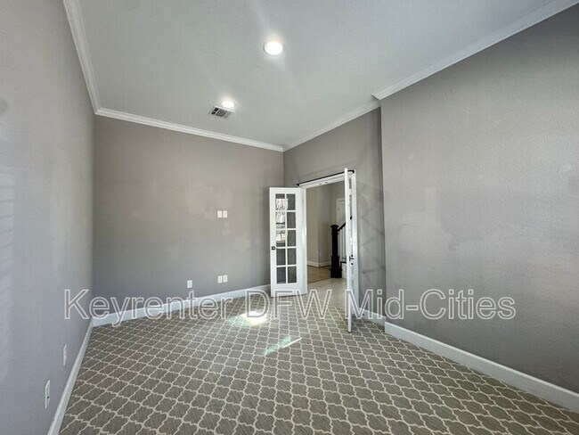 Building Photo - 6726 DeLeon St