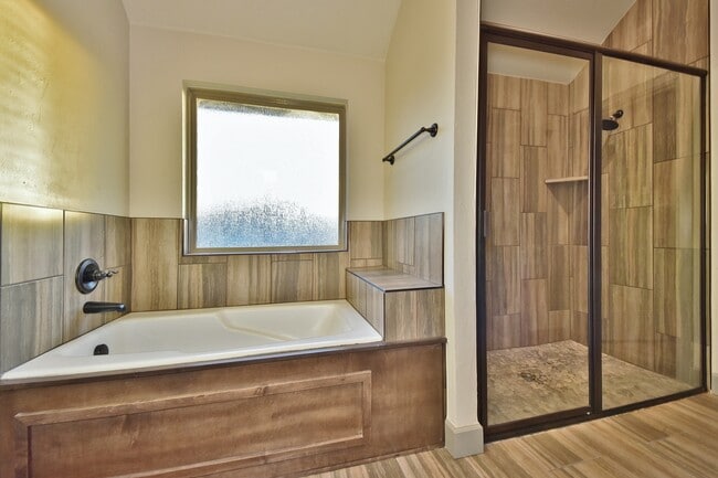 Building Photo - Home in Deer Creek Schools + 4 Bedrooms + 3 car Garage + The Grove Addition