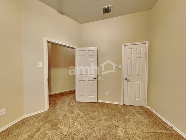 Building Photo - 5776 Jillian Way