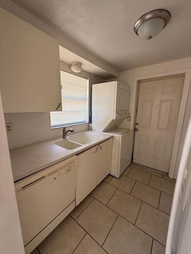 Building Photo - 1215-1217 59th Ave E