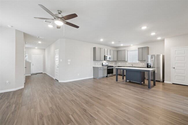 Building Photo - 2425 Shellcracker Dr