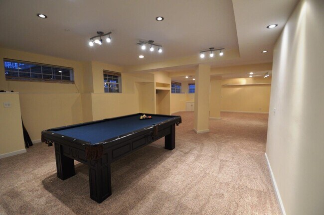 Building Photo - 8095 Boulder Ct