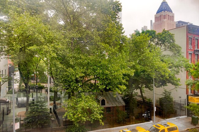 Building Photo - 440 W 45th St