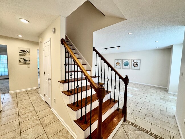 Building Photo - 4-Bedroom Home in Rock Creek Available NOW...