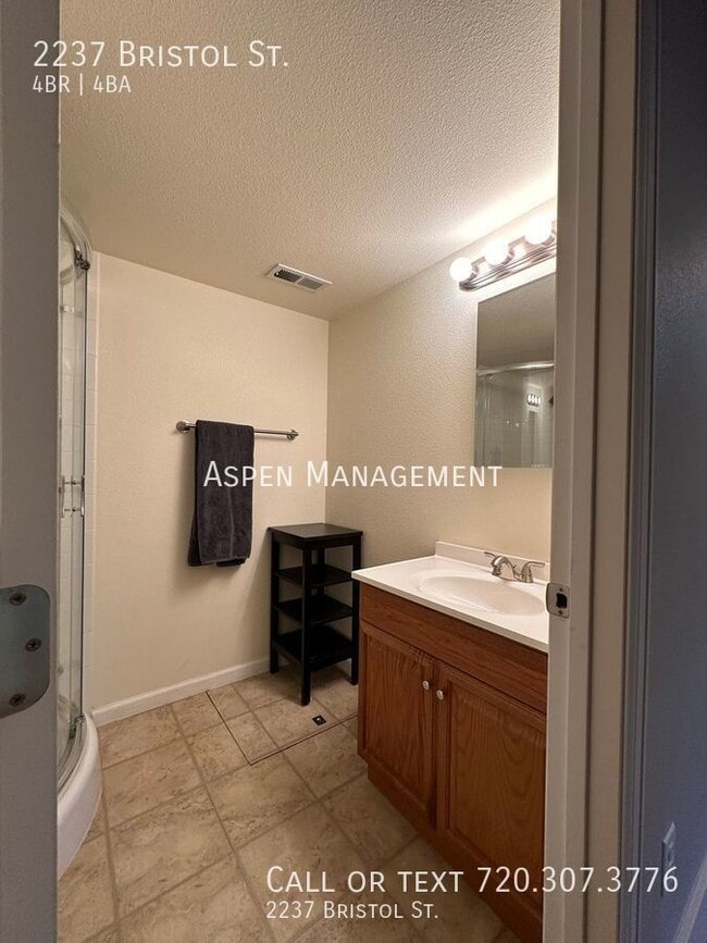 Building Photo - 2237 Bristol St