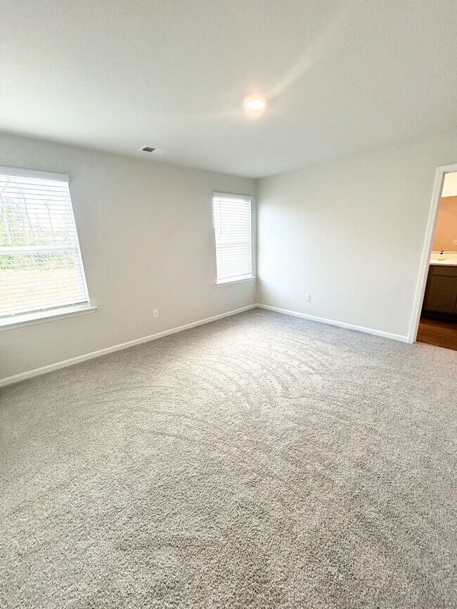 Building Photo - Charming 3D, 2 BA Cottage